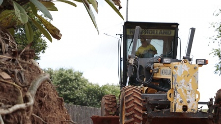 Manutenção de estradas de terra dinamiza fluxo na Zona Rural